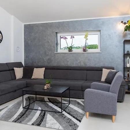 Ardanela In Kapelica - Haus Fuer 6-8 Personen * Labin