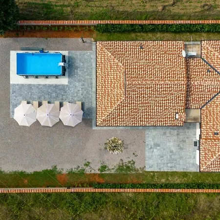 Villa Ardanela In Kapelica - Haus Fuer 6-8 Personen