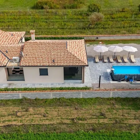 Ardanela In Kapelica - Haus Fuer 6-8 Personen